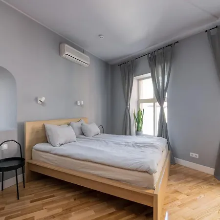 Апартаменты Romantic And Spacious In Old Town *