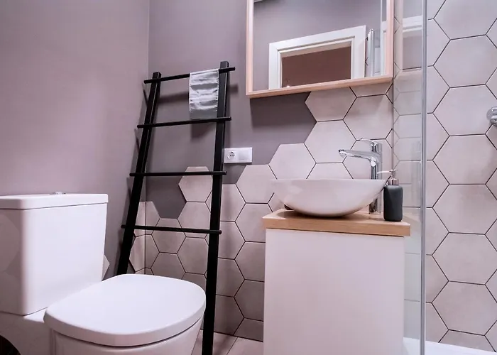 Апартаменты Romantic And Spacious In Old Town