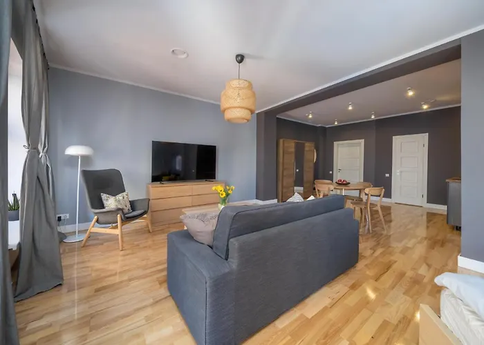 Romantic And Spacious In Old Town Apartment Riga