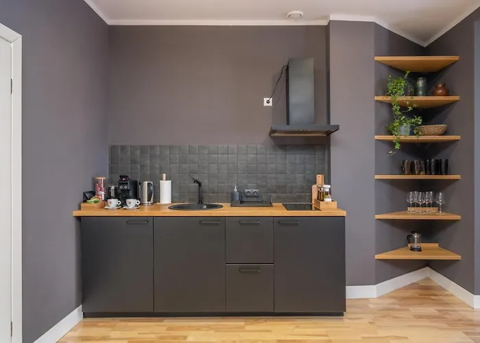 Romantic And Spacious In Old Town