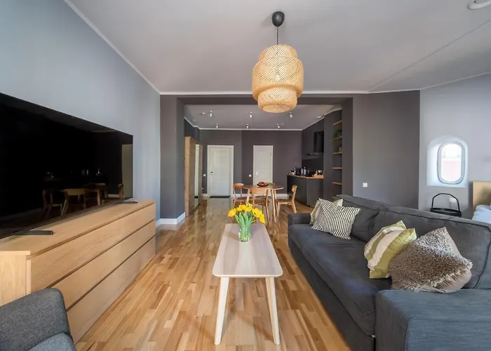 Romantic And Spacious In Old Town Рига